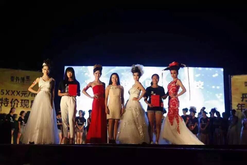 艾尚化妆美甲培训学校2015秋季班招生开始报(图2) 艾尚化妆美甲培训学校2015秋季班招生开始报(图2)