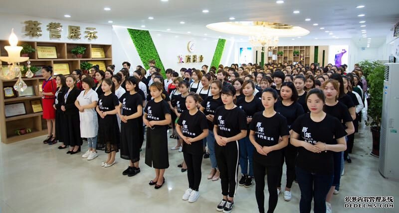 学技术怎么选择学校？技术和学费哪个更重要？(图1)