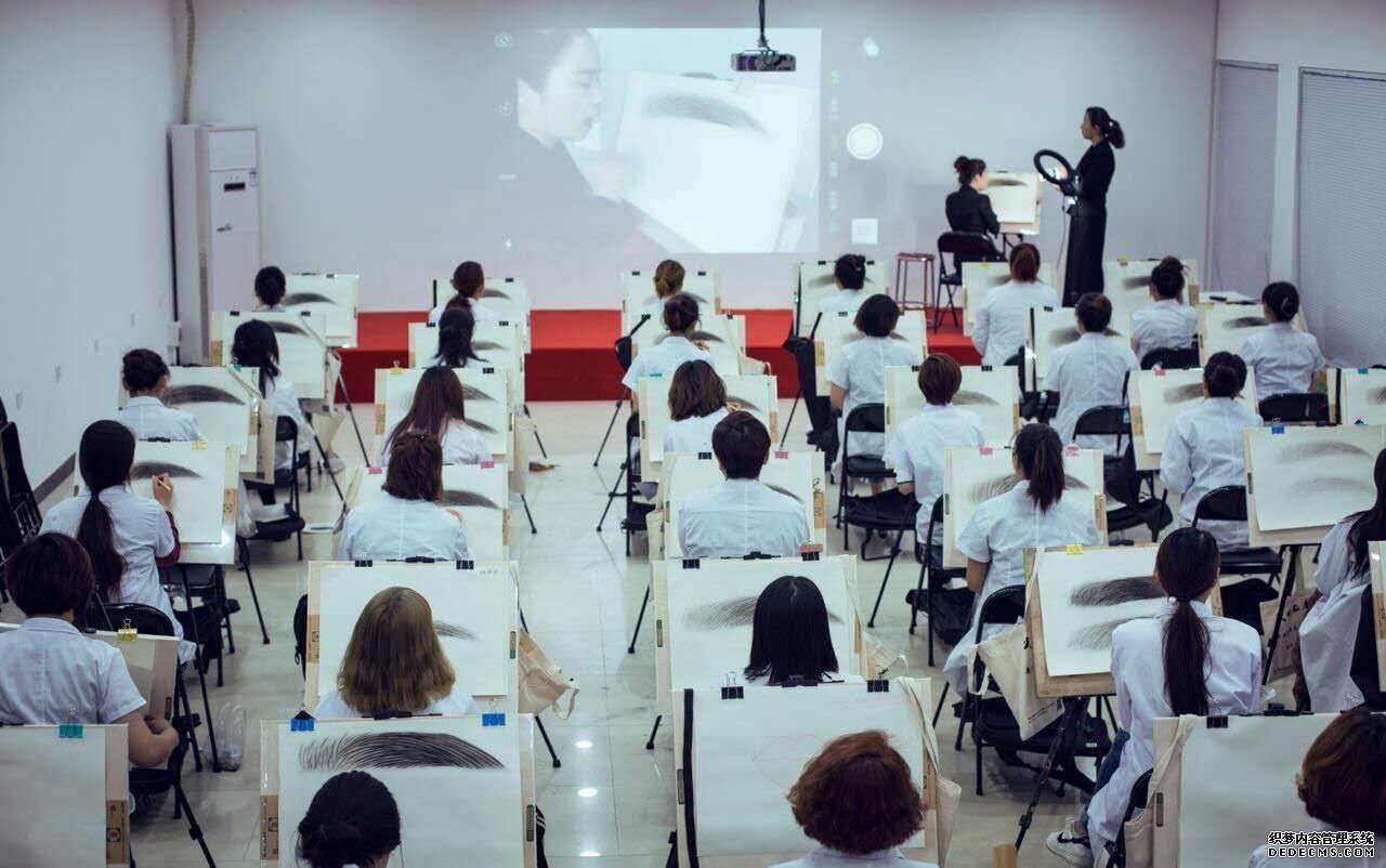 学技术怎么选择学校？技术和学费哪个更重要？(图2)