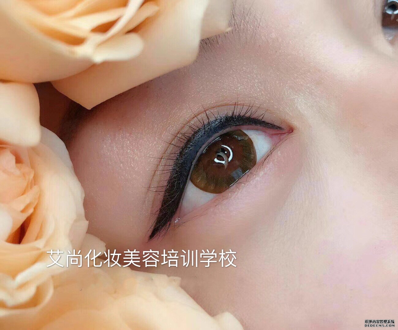 漯河学纹眉纹眼线挣钱吗?有专业学校吗?(图1) 漯河学纹眉纹眼线挣钱吗?有专业学校吗?(图1)