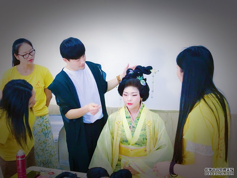 漯河学化妆到艾尚，零基础也可以学会化妆(图2)
