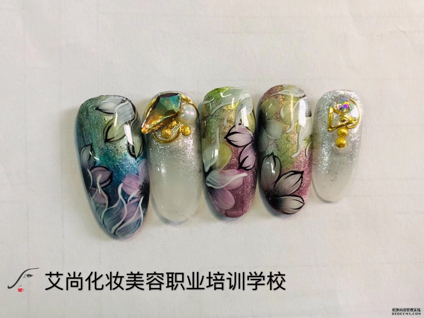漯河学美甲去哪儿好呢？现在学美甲晚不晚？(图2)