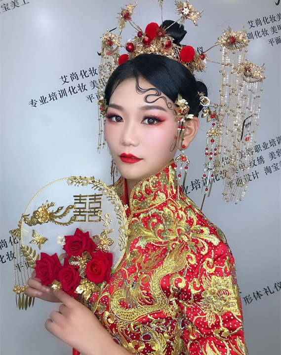 【艾尚美业】专业的化妆培训学校(图1)