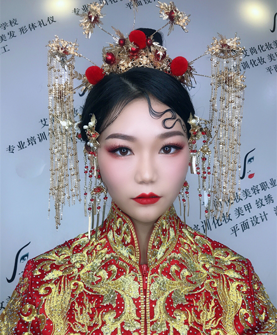 【艾尚美业】专业的化妆培训学校(图2)
