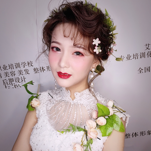学化妆到艾尚美业(图1)